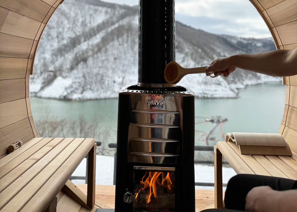 月山の景色を活かした構造